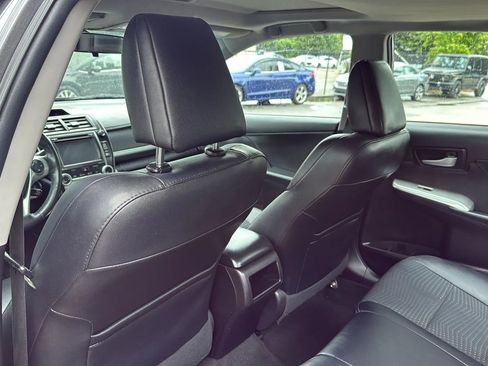 Used 2014 Toyota Camry SE w/ Moonroof Package FWD image 14