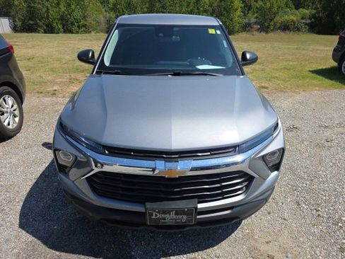 Used 2024 Chevrolet TrailBlazer LS FWD image 2