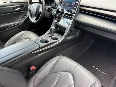 Used 2022 Toyota Avalon XLE FWD image 14