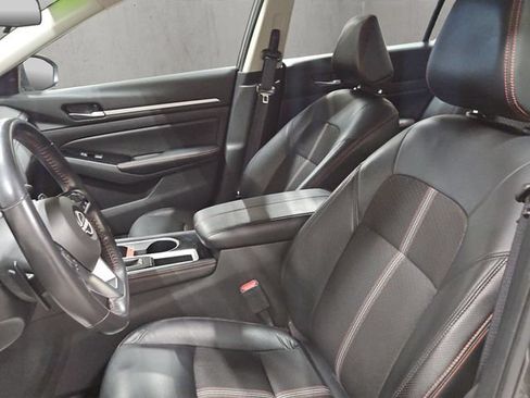 Used 2024 Nissan Altima 2.5 SR FWD image 12