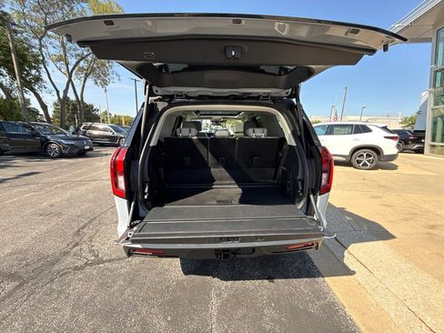 Used 2025 Ford Expedition Active AWD/4WD image 30
