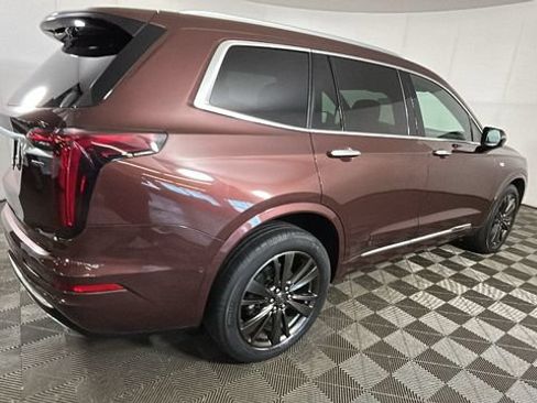 Used 2022 Cadillac XT6 Premium Luxury w/ Technology Package AWD/4WD image 2