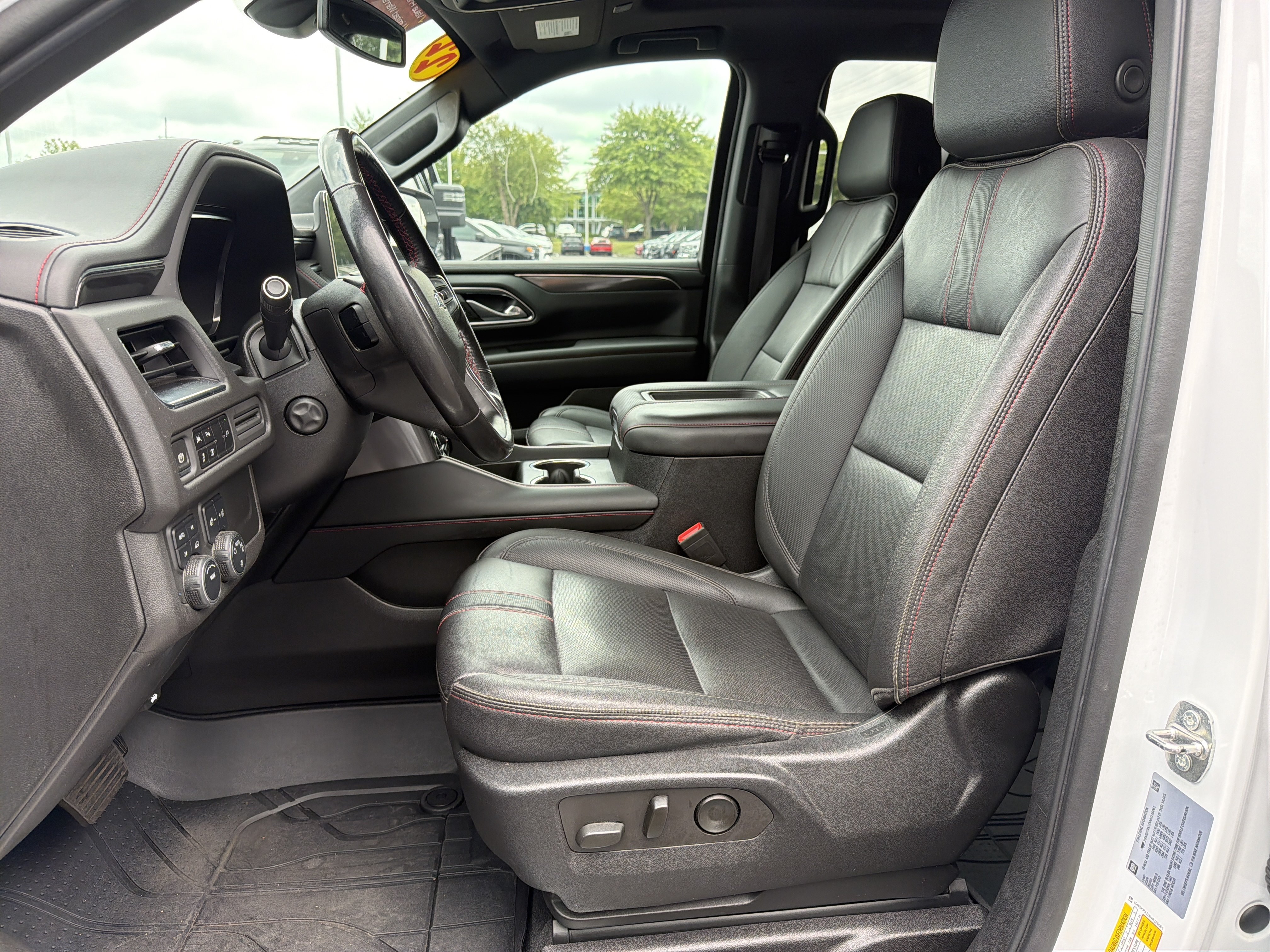 Used 2022 Chevrolet Tahoe RST w/ Luxury Package AWD/4WD image 16