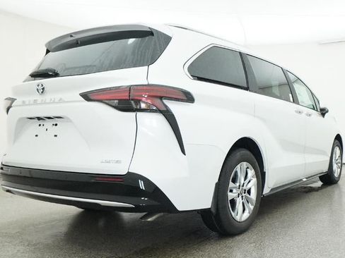 New 2026 Toyota Sienna Limited FWD image 24