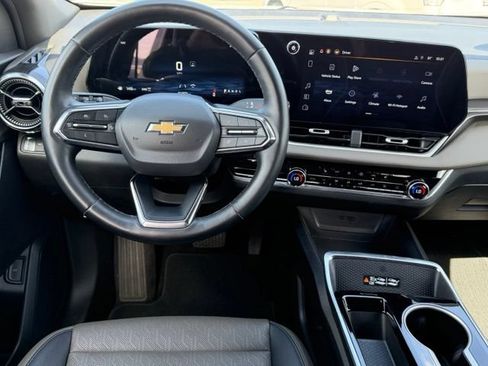 Used 2025 Chevrolet Equinox LT w/ Convenience Package II AWD/4WD image 18
