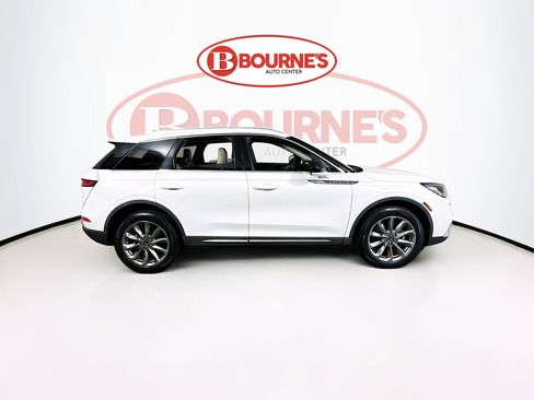 Used 2021 Lincoln Corsair AWD w/ Premium Package image 12