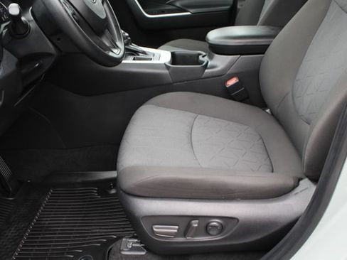 Certified 2022 Toyota RAV4 XLE FWD image 50