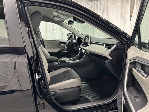 Used 2025 Toyota RAV4 XLE image 56