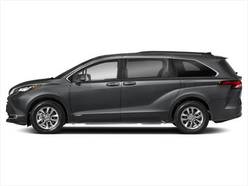 Certified 2025 Toyota Sienna XLE FWD image 2