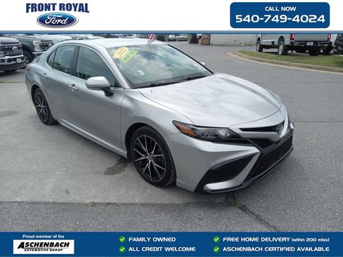 Used 2022 Toyota Camry SE FWD image 1
