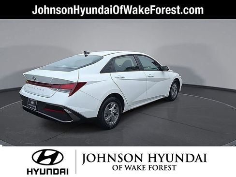 New 2026 Hyundai Elantra SE FWD image 17