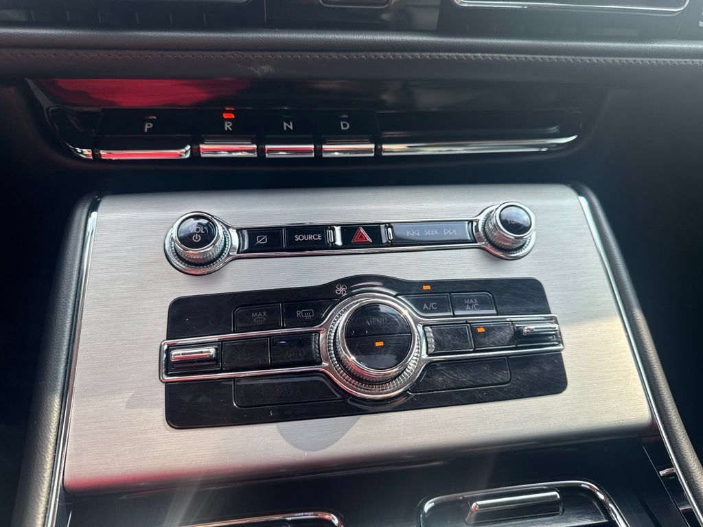 Used 2023 Lincoln Aviator AWD w/ Premium Package image 8
