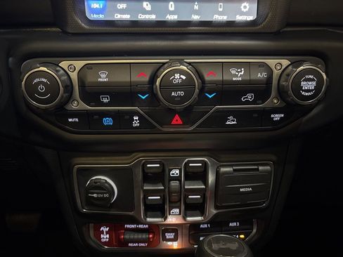 Used 2023 Jeep Wrangler Unlimited Rubicon 4xe image 34