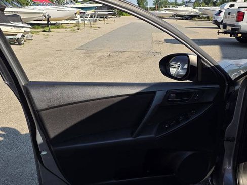 Used 2011 MAZDA MAZDA3 i Sport FWD image 14