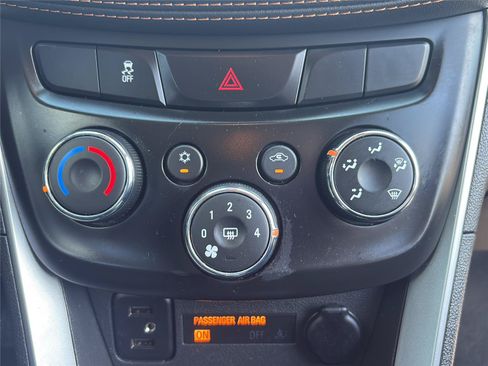 Used 2022 Chevrolet Trax LT w/ Redline Edition AWD/4WD image 17