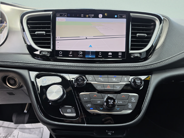 New 2027 Chrysler Pacifica Select w/ Family Tech Group AWD/4WD image 28