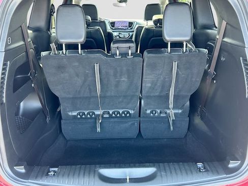 Used 2025 Chrysler Pacifica Limited FWD image 23
