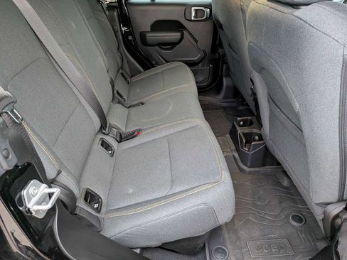 Used 2024 Jeep Gladiator Sport image 16