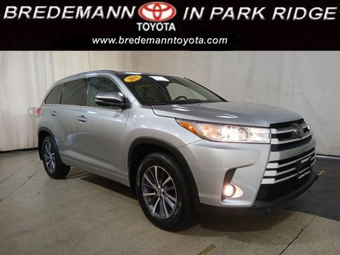 Used 2017 Toyota Highlander XLE AWD/4WD image 1