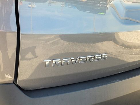 Used 2021 Chevrolet Traverse LT image 12