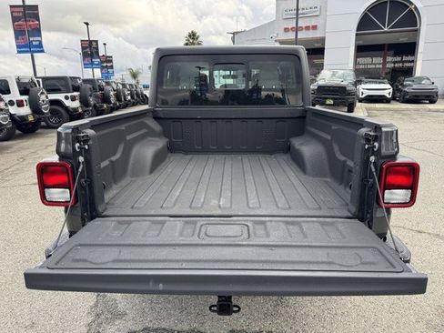 Certified 2024 Jeep Gladiator Sport image 10