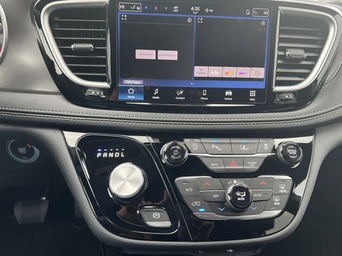 New 2026 Chrysler Pacifica Select FWD image 24