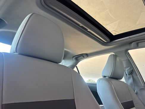 Used 2014 Toyota Camry XLE FWD image 13