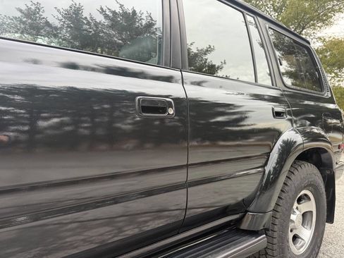 Used 1993 Toyota Land Cruiser Base AWD 4dr SUV image 17