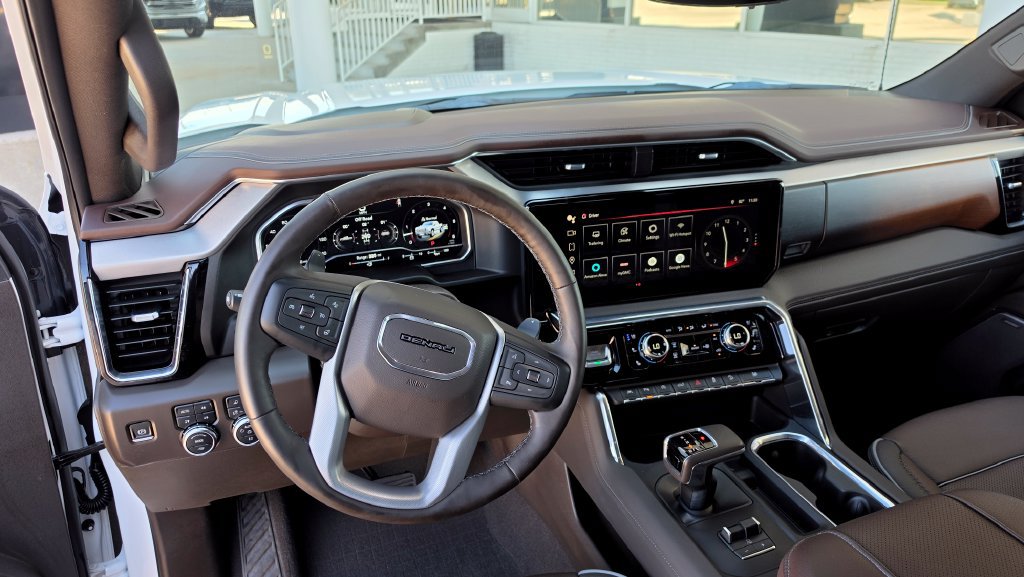 Used 2023 GMC Sierra 1500 Denali w/ Denali Reserve Package AWD/4WD image 9
