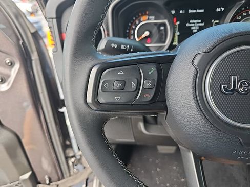 Used 2025 Jeep Wrangler Unlimited Rubicon AWD/4WD image 13
