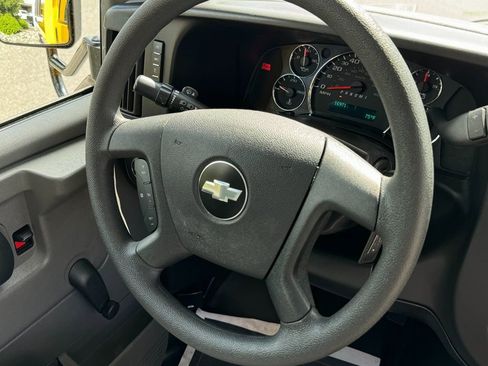 Used 2014 Chevrolet Express 3500 image 20