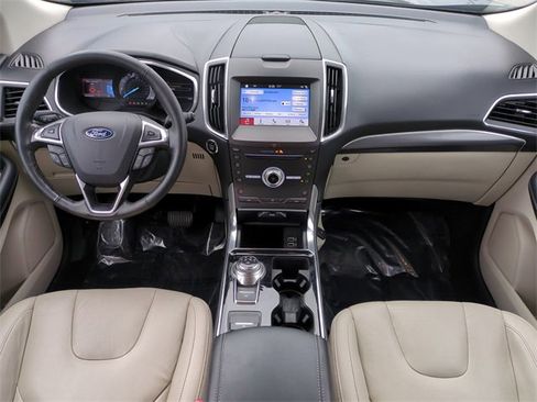 Used 2019 Ford Edge Titanium image 17