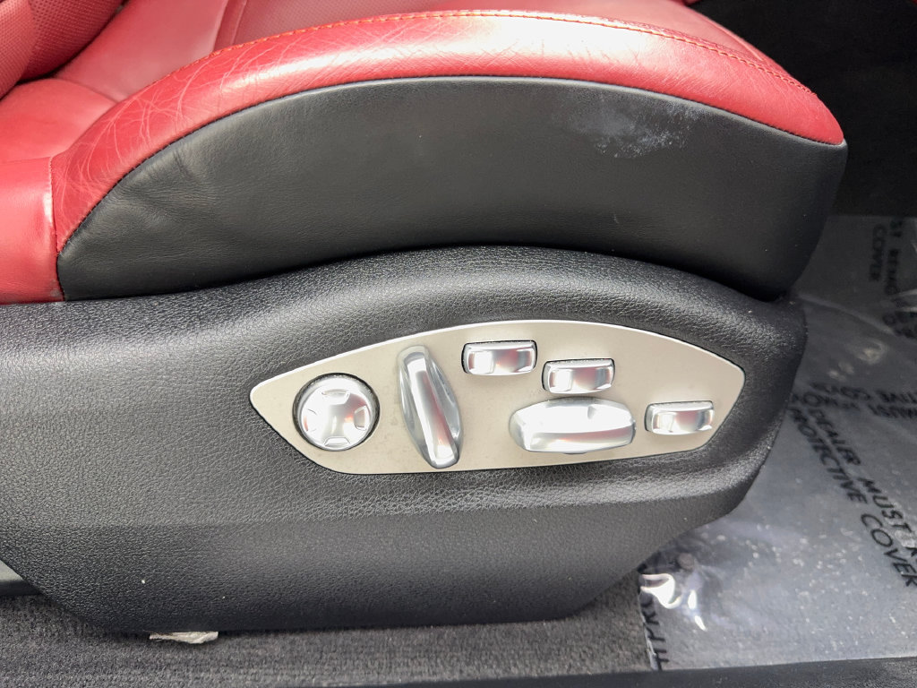 Used 2021 Porsche Macan Turbo AWD/4WD image 48