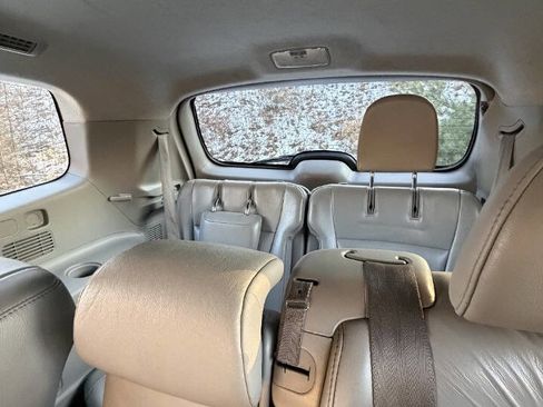 Used 2012 Toyota Highlander SE w/ Tow Pkg image 12