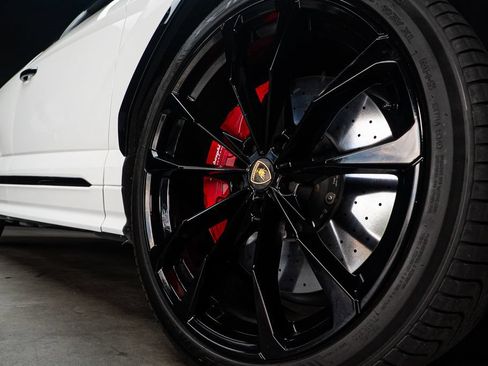 Used 2022 Lamborghini Urus AWD/4WD image 13
