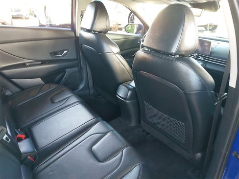 Used 2022 Hyundai Elantra Limited w/ Preferred Accessory Package image 11