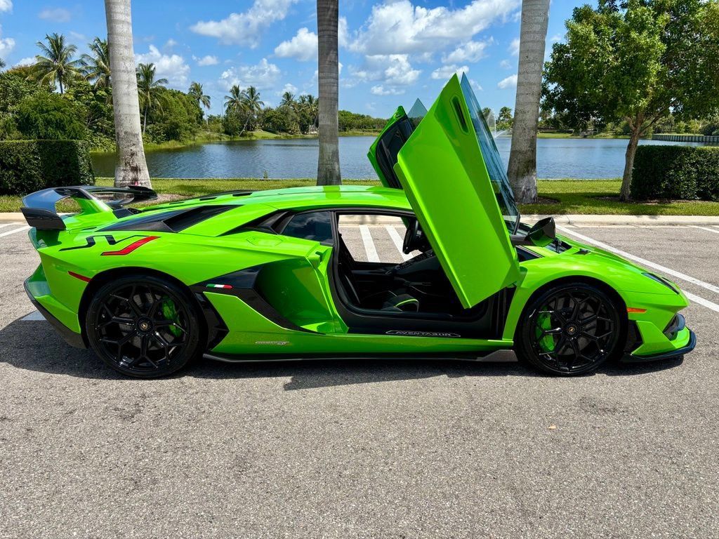Used 2019 Lamborghini Aventador SVJ AWD/4WD image 7