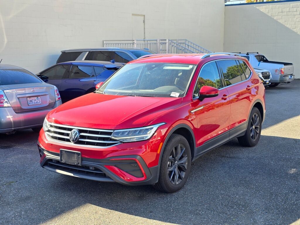 Used 2024 Volkswagen Tiguan SE AWD/4WD image 3