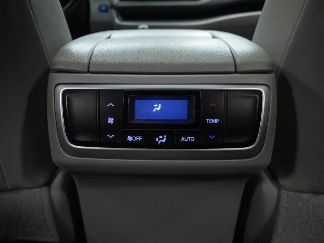 Used 2017 Toyota Highlander XLE AWD/4WD image 19