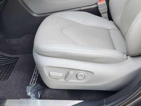 Used 2022 Toyota Highlander Platinum AWD/4WD image 22