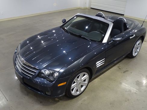 Used 2008 Chrysler Crossfire Limited RWD image 2