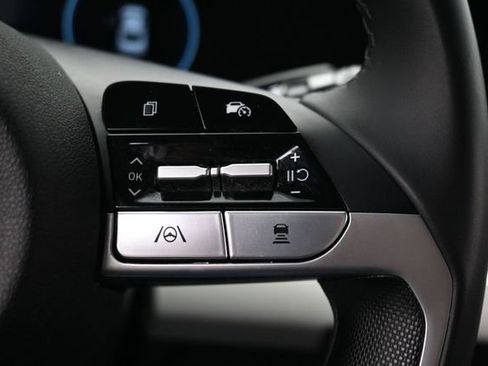 Used 2025 Hyundai Elantra Limited FWD image 15