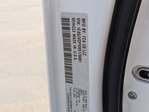 Used 2024 Jeep Wagoneer Series III AWD/4WD image 35