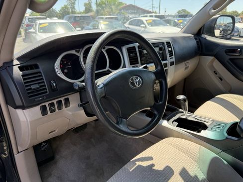 Used 2004 Toyota 4Runner SR5 AWD/4WD image 10