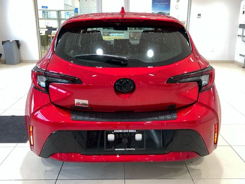 Used 2025 Toyota Corolla SE w/ SE Package FWD image 9