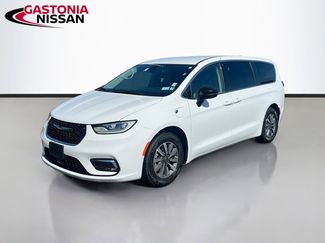 Used 2024 Chrysler Pacifica Limited FWD video 3