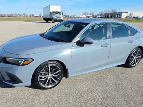 Used 2024 Honda Civic Touring image 6
