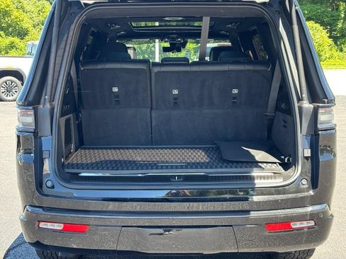 Used 2024 Jeep Grand Wagoneer Series III w/ Rear Seat Video Group 1 AWD/4WD image 9