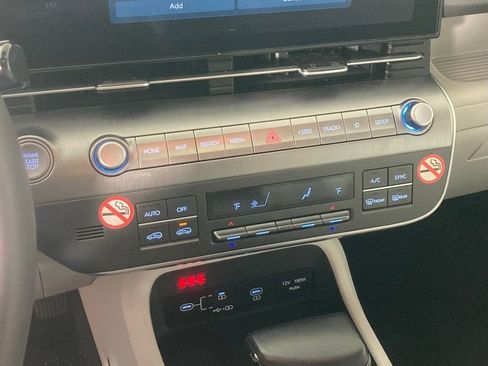Used 2025 Hyundai Kona SEL AWD/4WD image 2