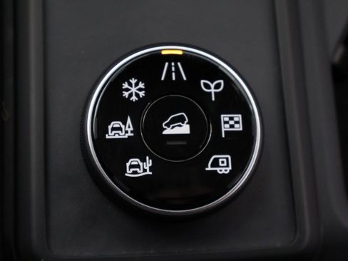 Used 2024 Nissan Pathfinder S image 48